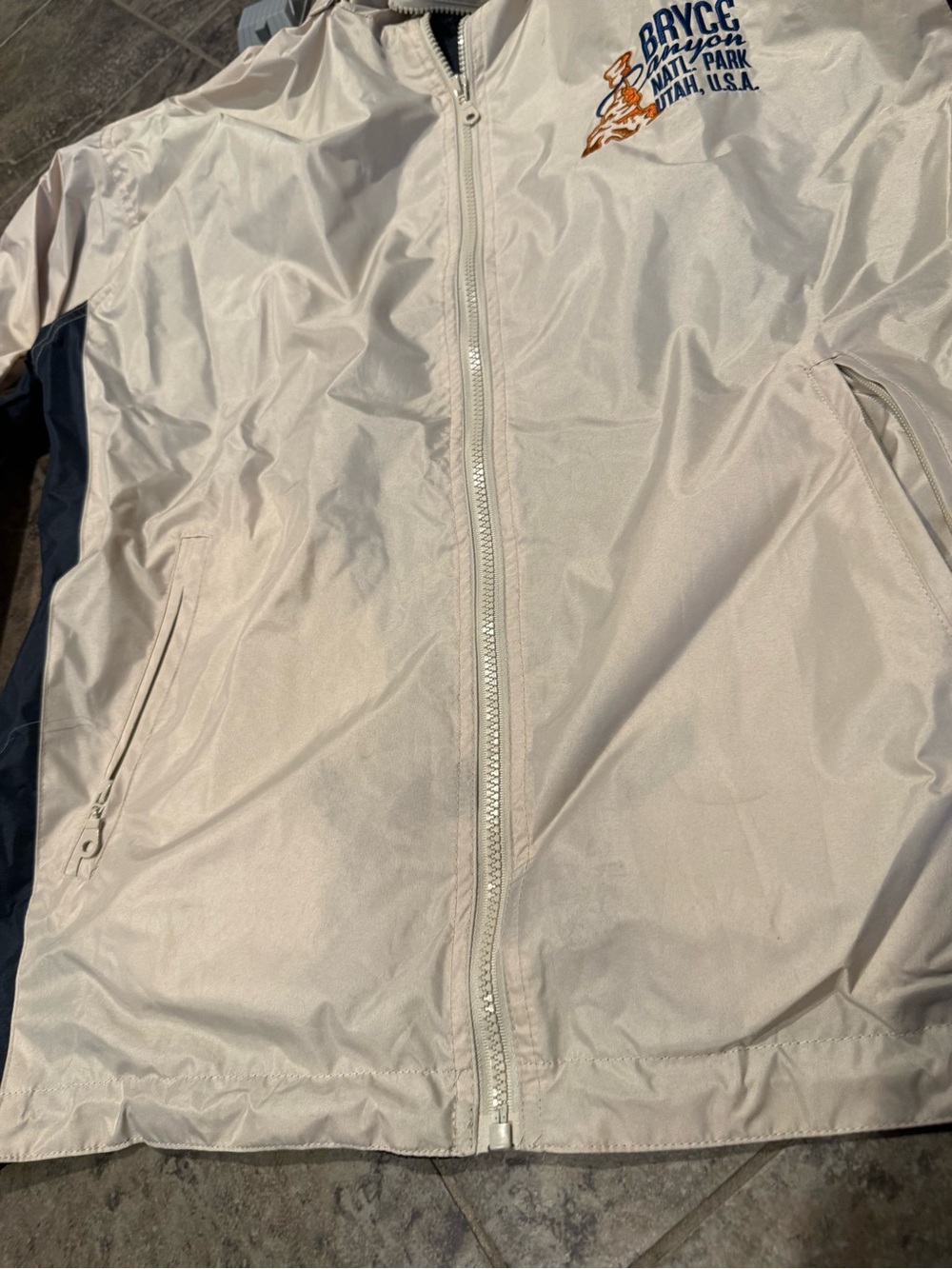 Bryce Canyon national park Utah USA raincoat designed in USA few spots see image - Picture 4 of 16